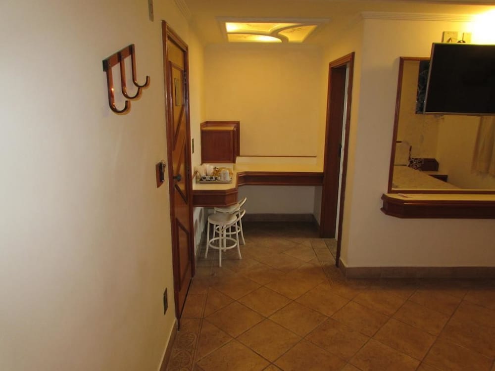 Pleasant Place Hotel