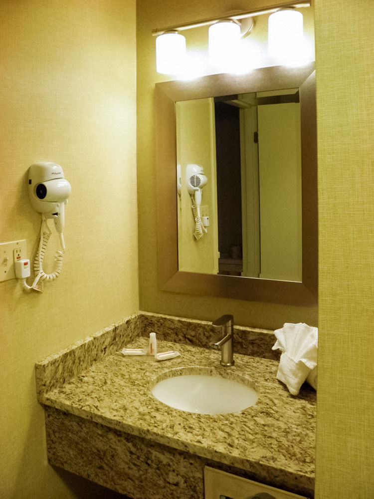 Quality Inn & Suites Windsor