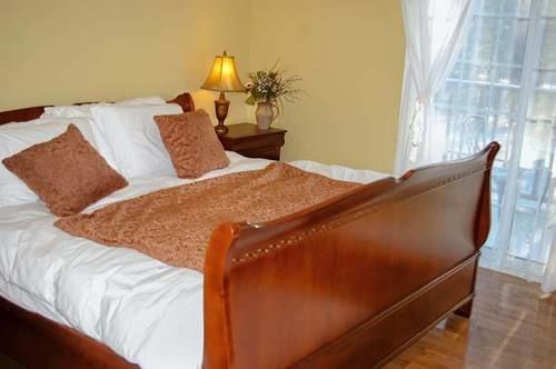 Jabberwock Guesthouse Bed and Breakfast
