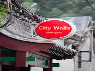 Sitting on the City Walls Courtyard House (城墙旅舍)