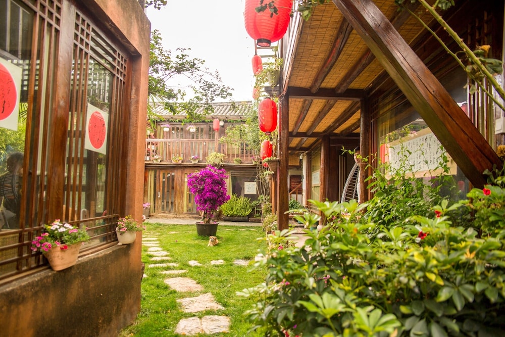 Lijiang Shuhe Qingtao Inn