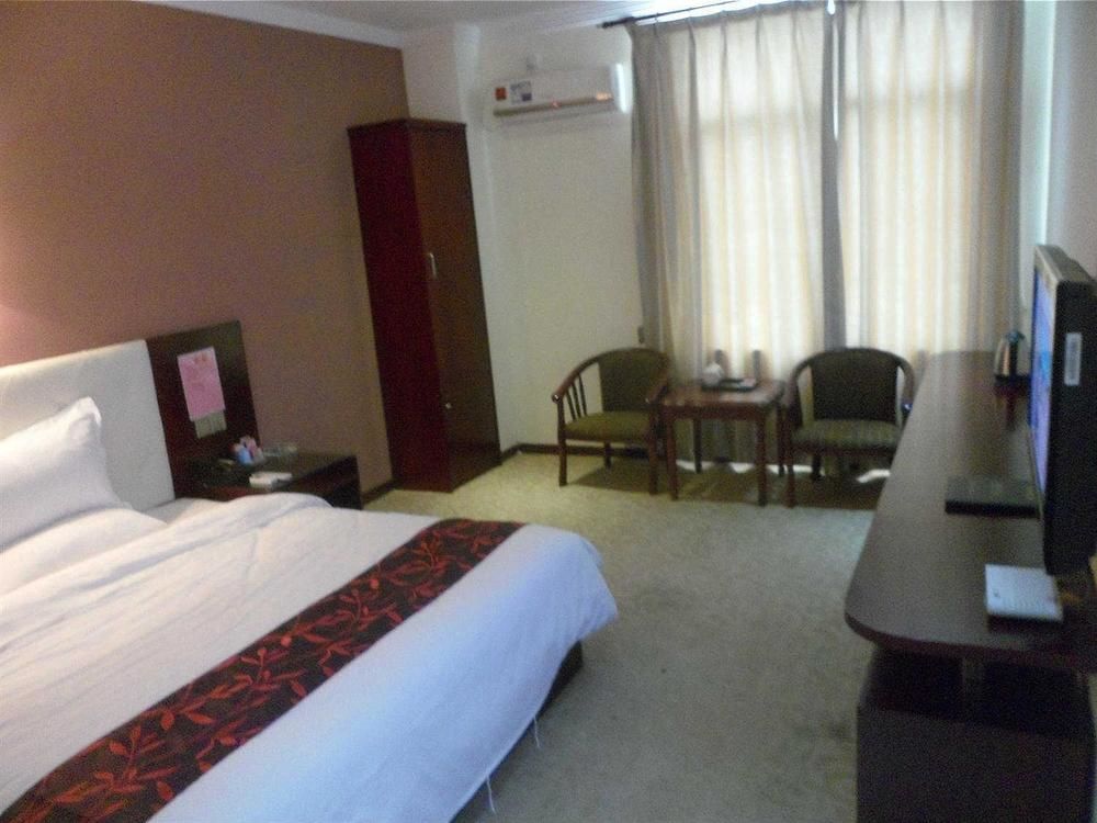 Fulong Business Hotel