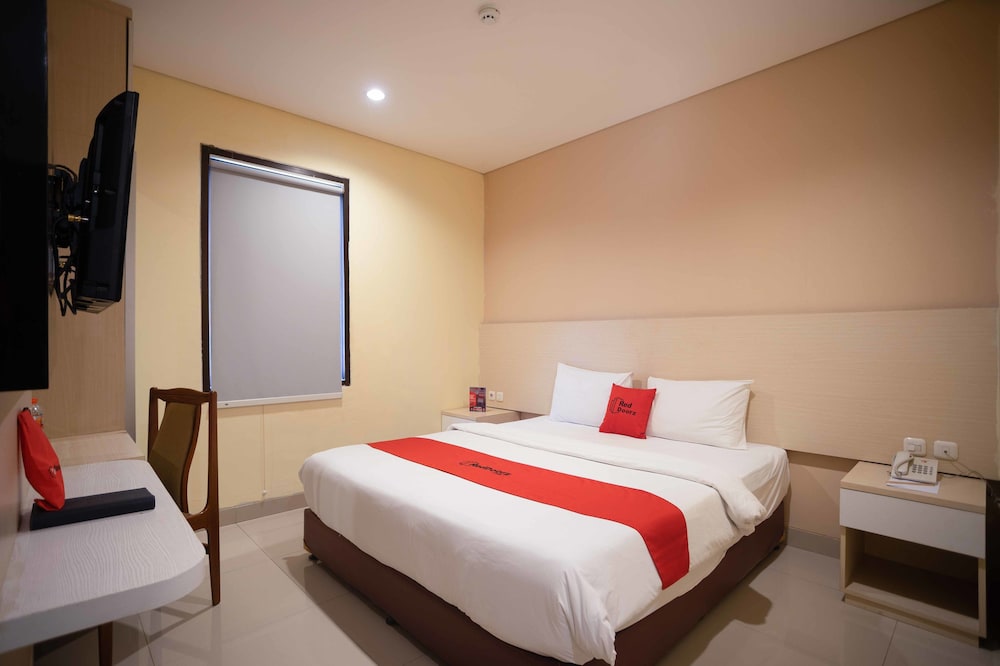 RedDoorz Premium near Kawasan Industri Cikarang