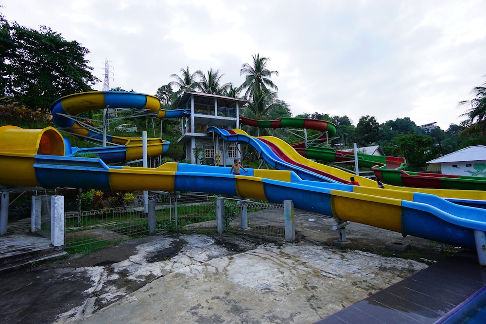 OYO 1254 Golden Lake Resort