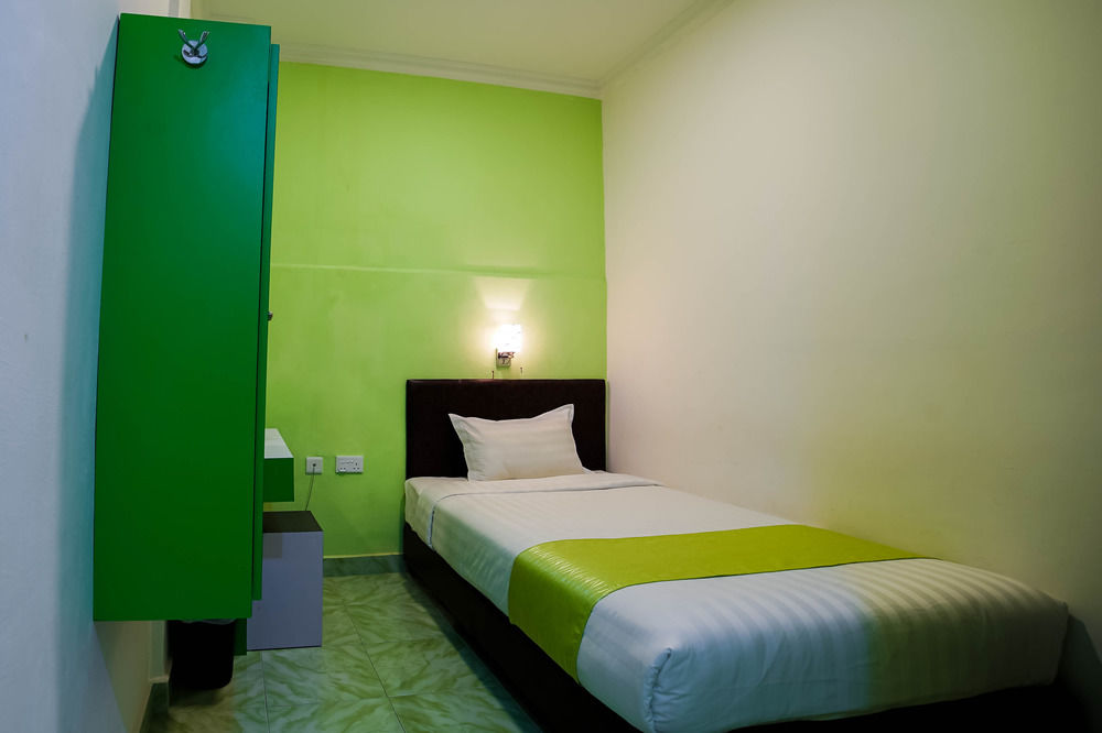 ZEN Rooms Near Fery Terminal Batam Centre