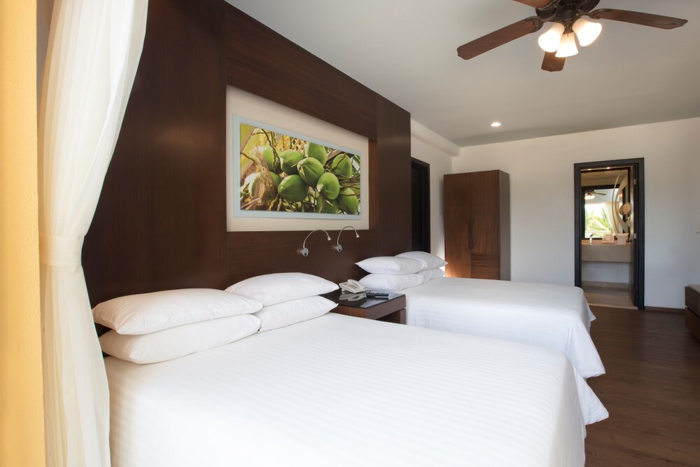 Krystal Grand Nuevo Vallarta (Nuevo Vallarta, Nayarit, Mexico)