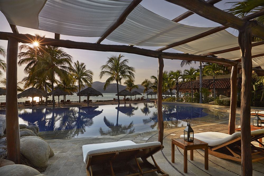 Thompson Zihuatanejo, a Beach Resort, By Hyatt (Zihuatanejo, Guerrero, Mexico)