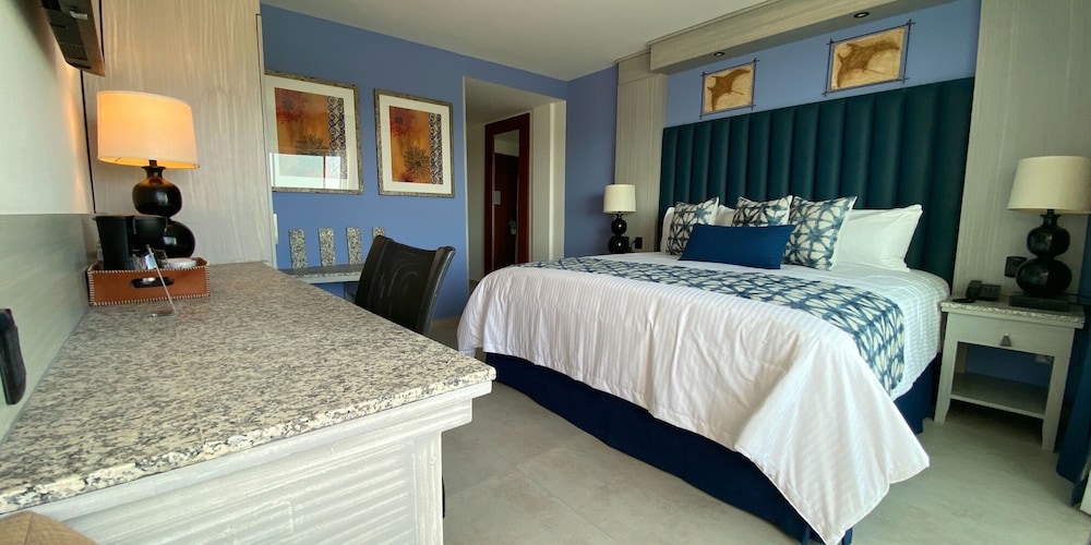 Hotel Hblue Malecón (La Paz, Baja California Sur, Mexico)