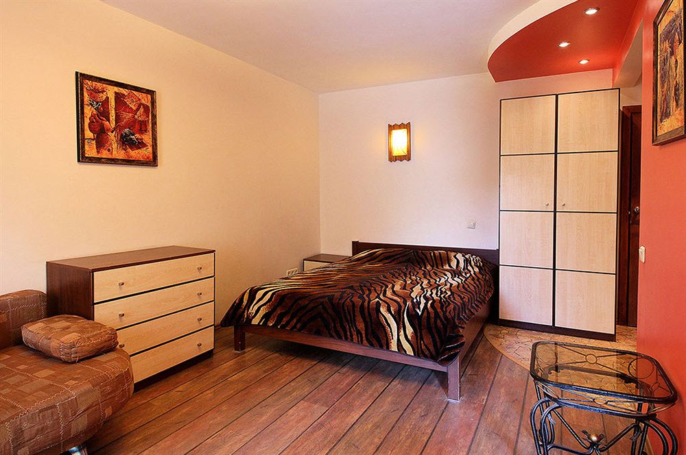 Lesi Ukrainki Studio Kiev Apartment