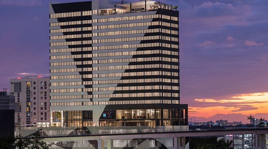 AC Hotel Miami Brickell + Vuelo