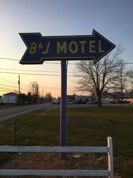 B & J Motel