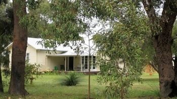 Sandy Lake Farm Accommodation Gingin WA