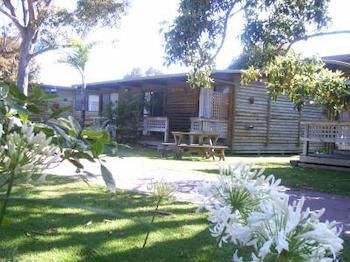 Lazy Acre Log Cabins