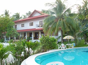 Las Flores Country & Beachside Hotel