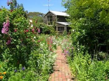 Braeside Mt Macedon Country Retreat and Bed & Breakfast