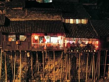 Xiongdi Renjia Diaojiaolou Inn